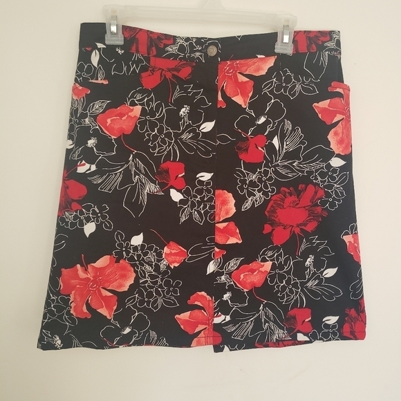 Bill Blass Floral Print Skirt Red Black White Womens Size 12 Pencil Skirt - Picture 1 of 13